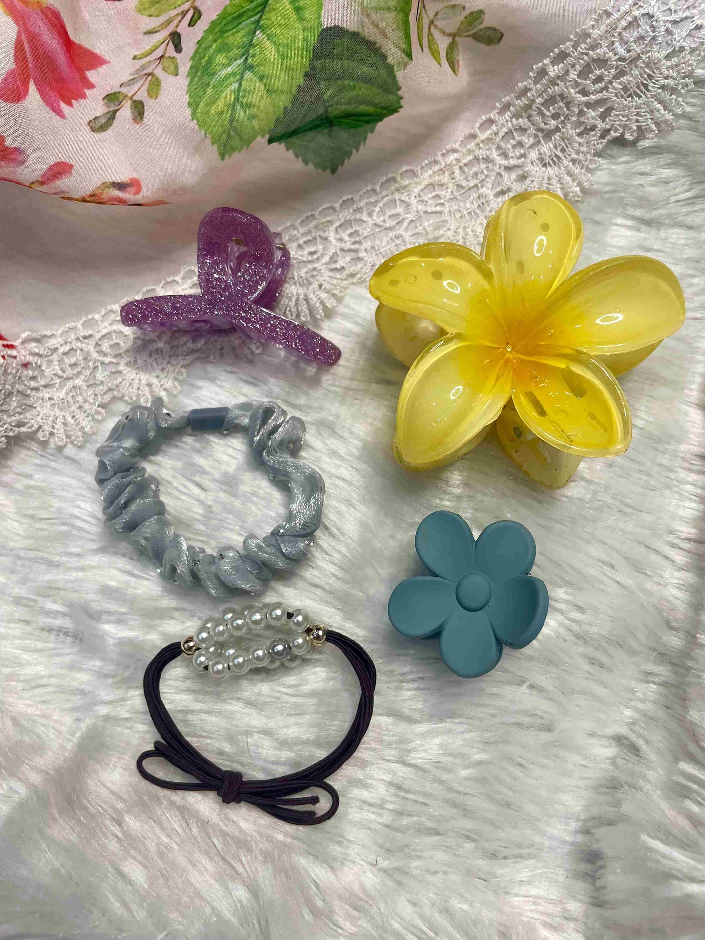 Combo Pack Of 5 Pcs Stylish Hair Claw Clip & Band For Women & Girls (Random Colors)