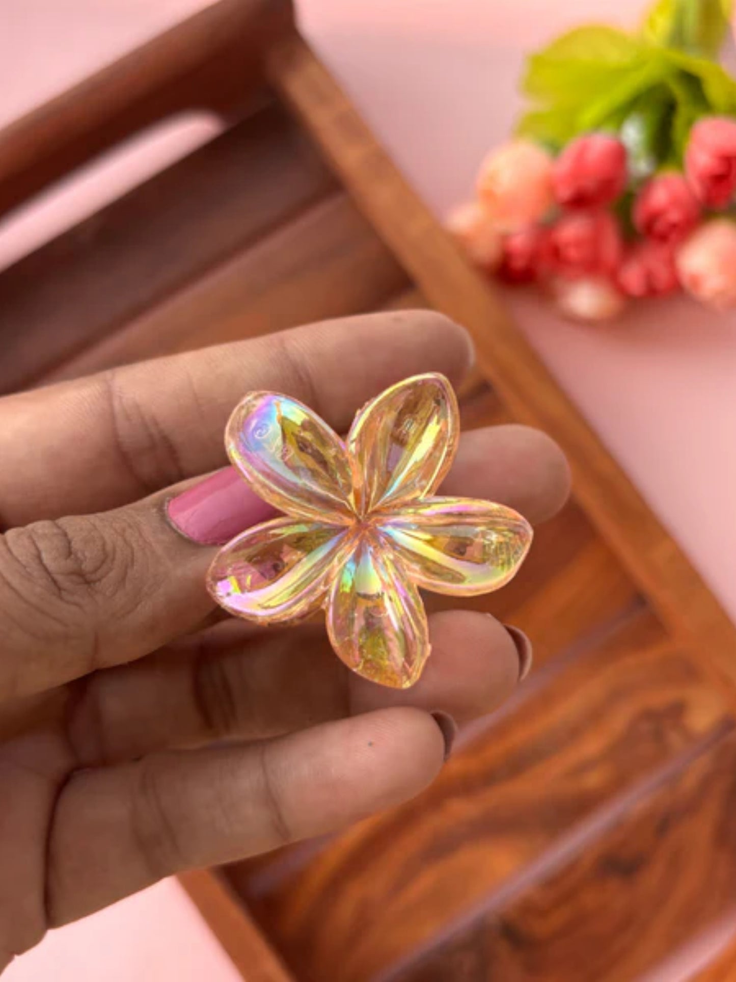 1 Pc Multicolor Abs Plastic Ranbow Shades Lilly Hair Claw For Women & Girls